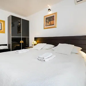 https://apartment-suite-theater.splithotels.org
